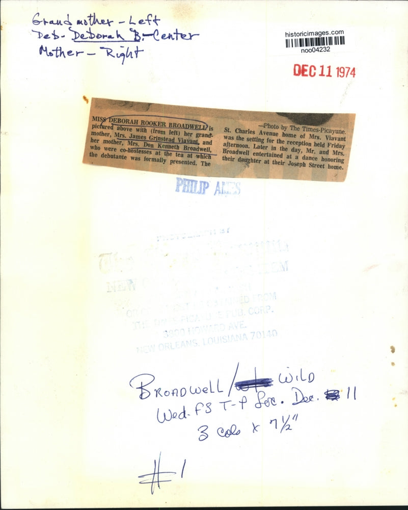 1974 Press Photo Debutante Miss Deborah Rooker Broadwell & family at the tea