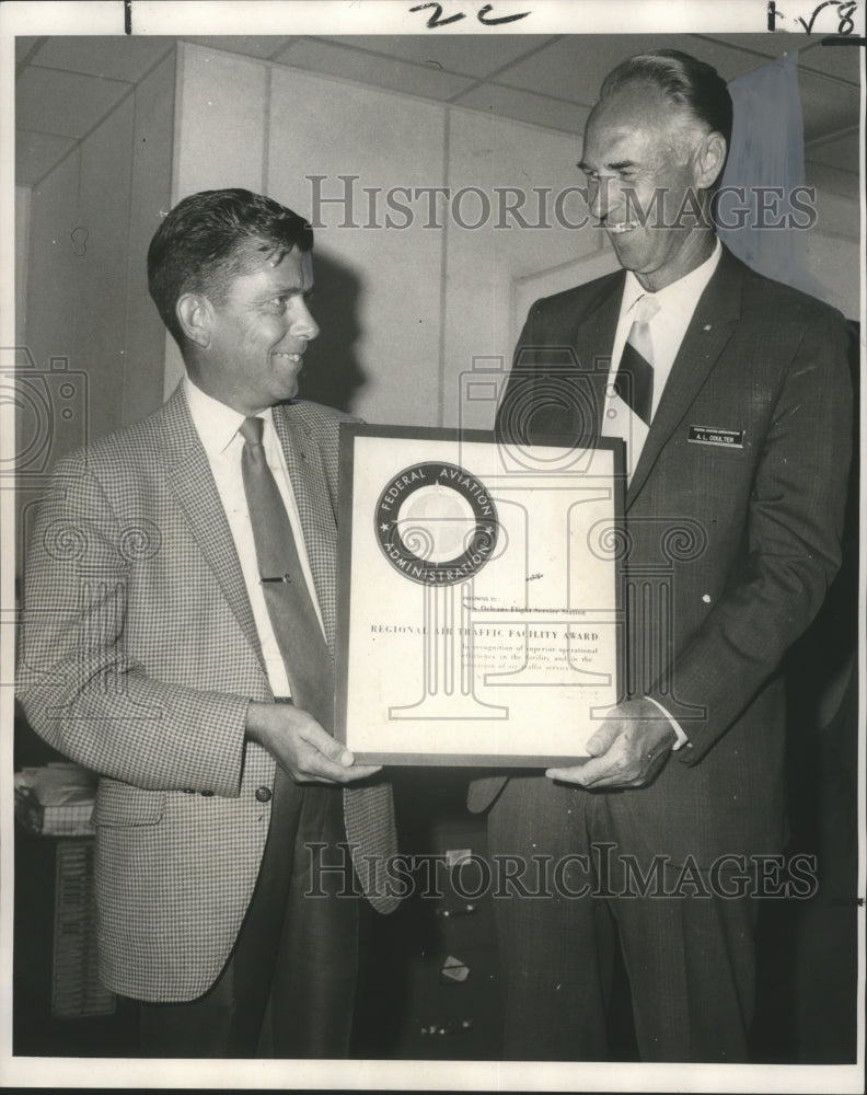 Load image into Gallery viewer, 1970 Press Photo Air Traffic Award presented to Harold Chadick by A. L. Coulter

