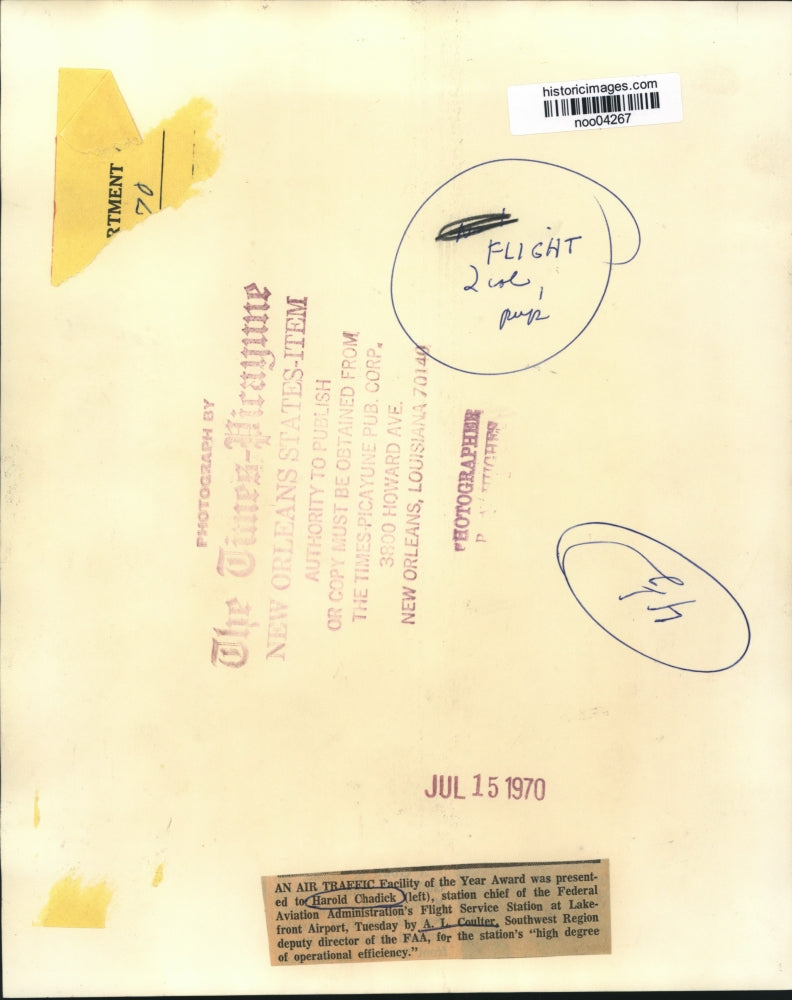 1970 Press Photo Air Traffic Award presented to Harold Chadick by A. L. Coulter