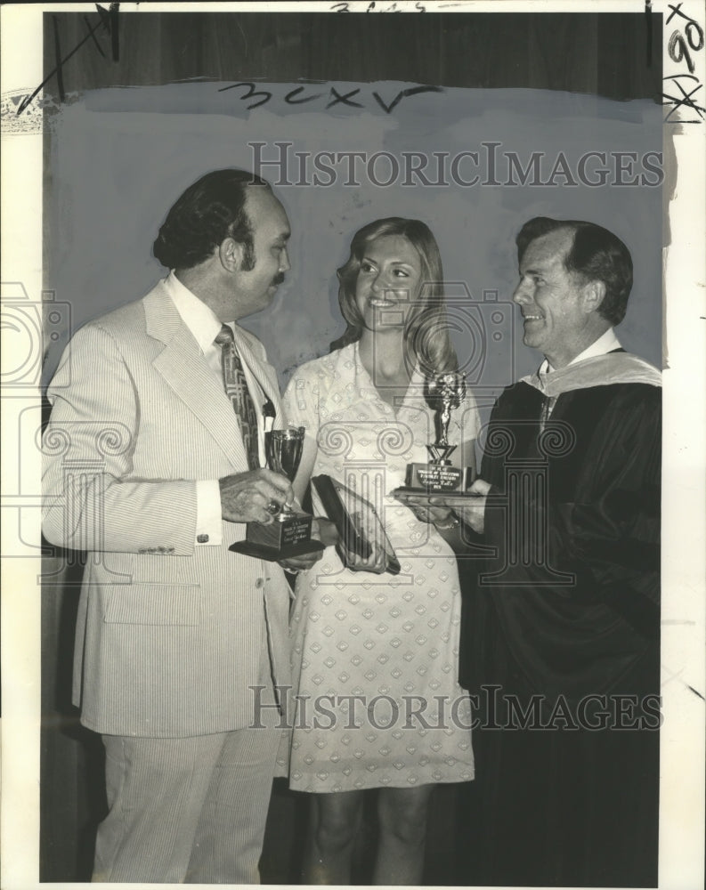 1975 Press Photo Dr. Milton Ferguson greet winners of Honors Convocation- Historic Images