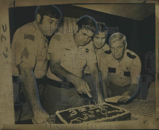 1973 Press Photo Jefferson Parish officers celebrating 2nd anniversary- Historic Images