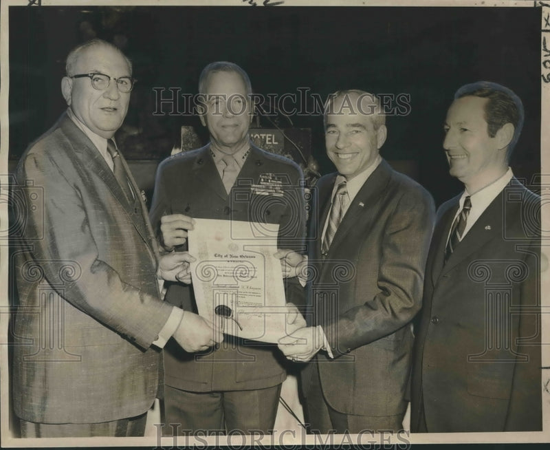 Load image into Gallery viewer, 1971 Press Photo General Leonard F. Chapman and Others at his Farewell Luncheon
