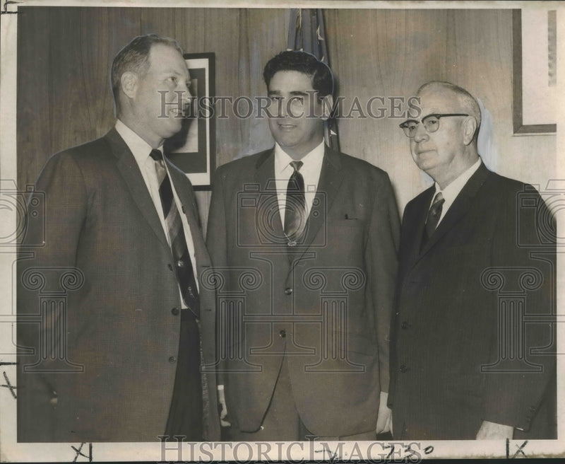 Load image into Gallery viewer, 1969 Press Photo Attendees of the 17th annual Modern Mailing Methods Seminar
