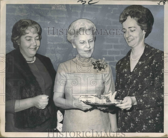 1967 Press Photo Annual Opening Reception of Le Petit Salon Attendees at Event