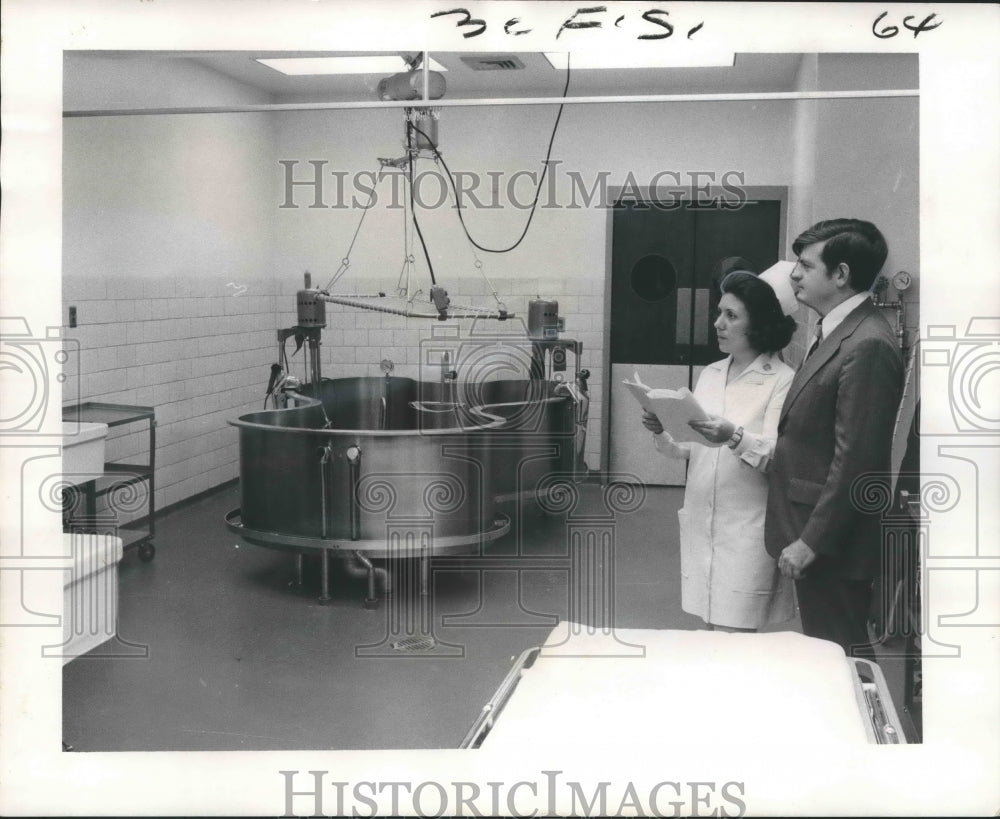 1972 Press Photo Hydro-massage therapy tank at Charity Hospital&#39;s new Burn Unit- Historic Images