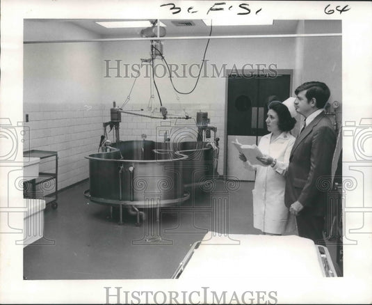 1972 Press Photo Hydro-massage therapy tank at Charity Hospital's new Burn Unit- Historic Images