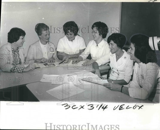 1974 Press Photo Charity Hospital staff in "University Without Walls" program- Historic Images