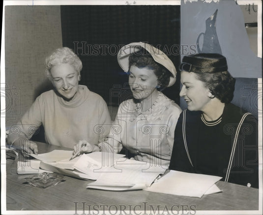 1958 Press Photo Women Plan Program for Petroleum Convention Wives, New Orleans
