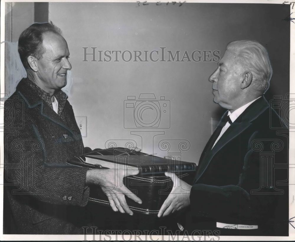 1963 Press Photo Cab Driver Ralph W. Swafford and Joan Alaveedra, Poet, Author