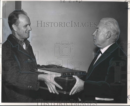 1963 Press Photo Cab Driver Ralph W. Swafford and Joan Alaveedra, Poet, Author