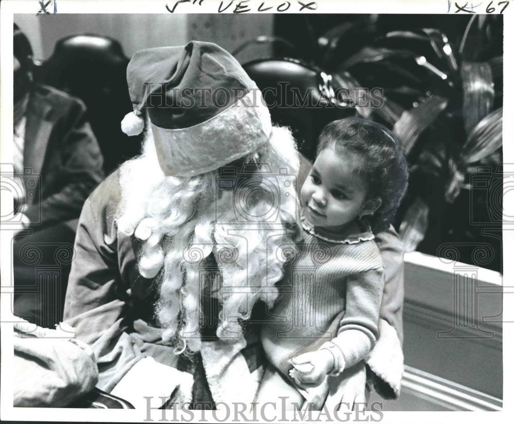 1974 Press Photo Ursuline Charisters and Santa Claus at Toys for Tots Fund