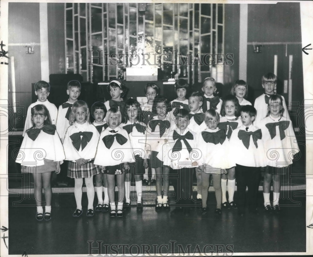 1968 Press Photo Christmas season ceremonies rehearsed by the Cherub Choir- Historic Images