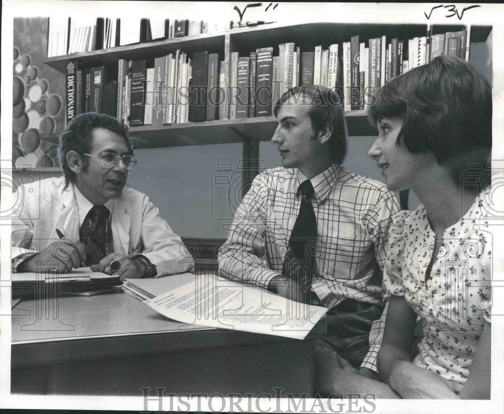 1974 Press Photo Dr. Henry Rothschild speaks to an engaged couple about genetics- Historic Images