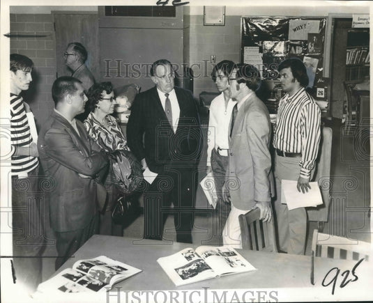 1972 Press Photo Seniors & parents discuss college programs at West Jefferson- Historic Images
