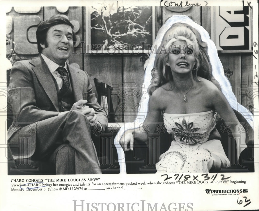 1976 Press Photo Vivacious Charo co-hosts &quot;The Mike Douglas Show&quot; - Historic Images