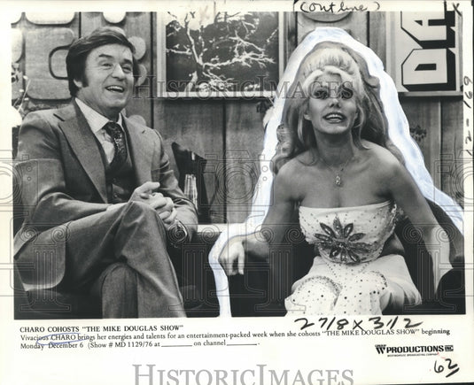 1976 Press Photo Vivacious Charo co-hosts "The Mike Douglas Show" - Historic Images