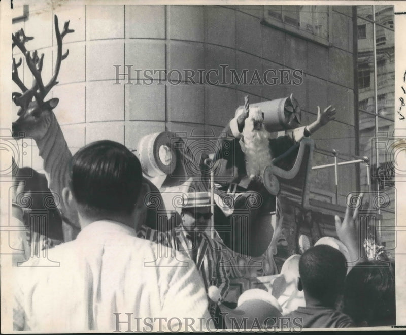 Load image into Gallery viewer, 1968 Press Photo Santa Claus rides his reindeer sled at the Christmas parade
