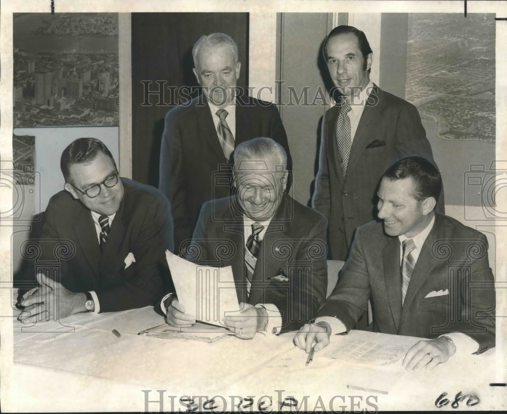 1970 Press Photo Leaders of International House are chosen - noo04714