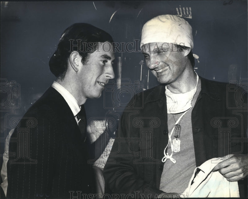 Load image into Gallery viewer, 1977 Press Photo Prince Charles and actor Allan Alda - noo04780
