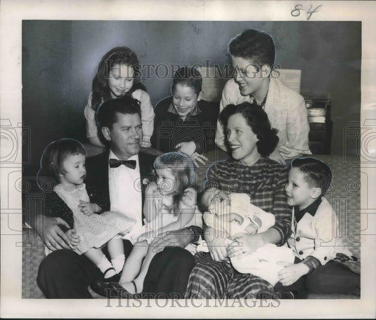 1958 Press Photo Reverend J. C. Clement, Baptist Church Pastor with Wife, Family