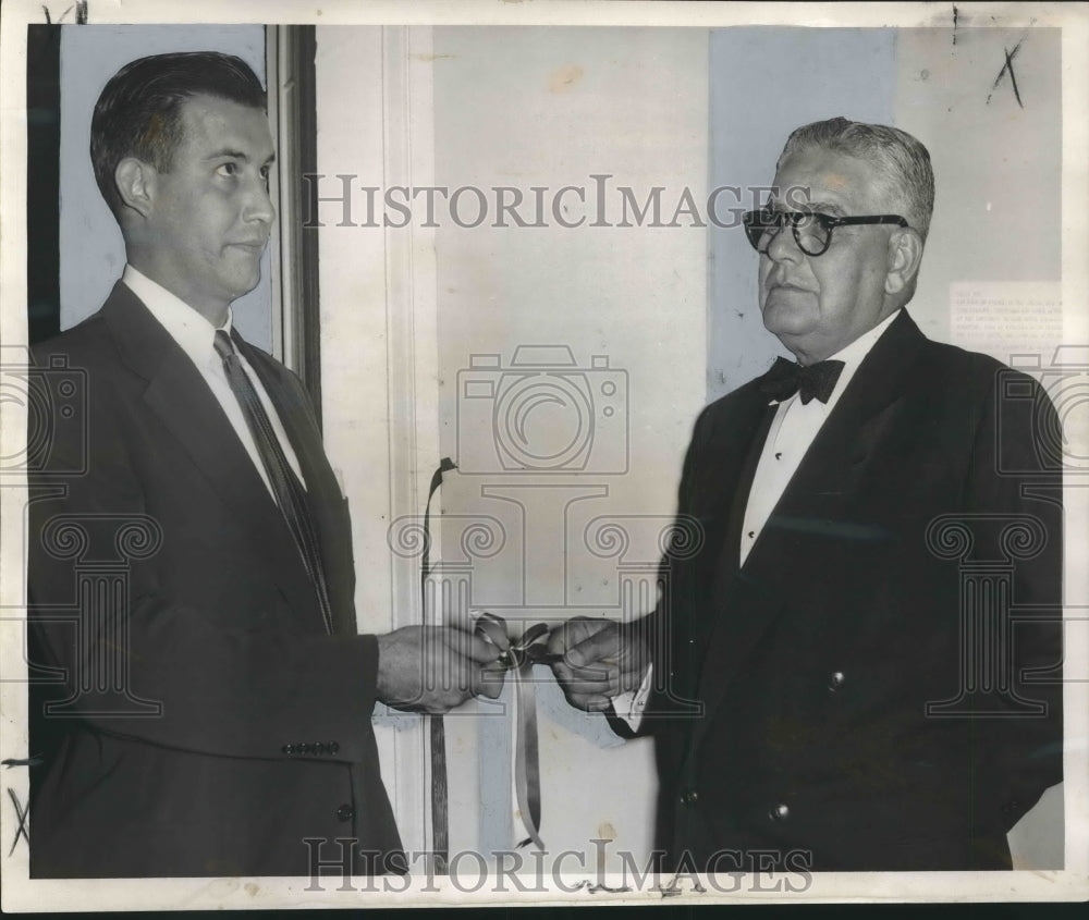 1953 Press Photo Hugh M. Wilkinson Senior and Doctor M. Duralde Claiborne Junior