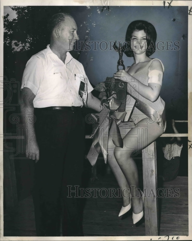Load image into Gallery viewer, 1964 Press Photo Madeline Burke named Miss Fraternal Order of Police - noo04978
