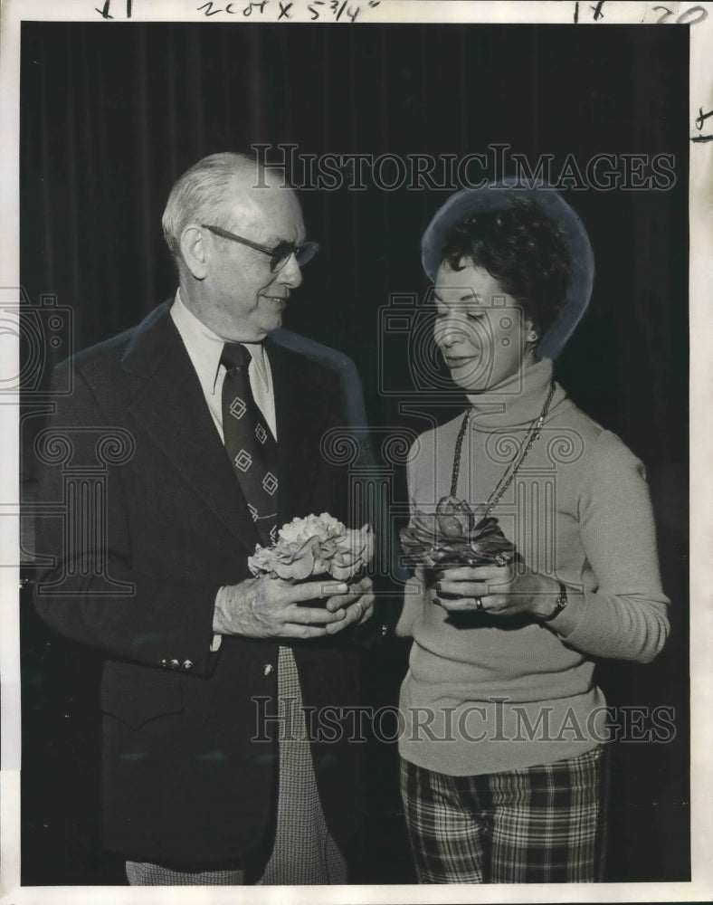 Load image into Gallery viewer, 1973 Press Photo Mrs. James L. Butler and Clyde X. Copleland at Camellia Club
