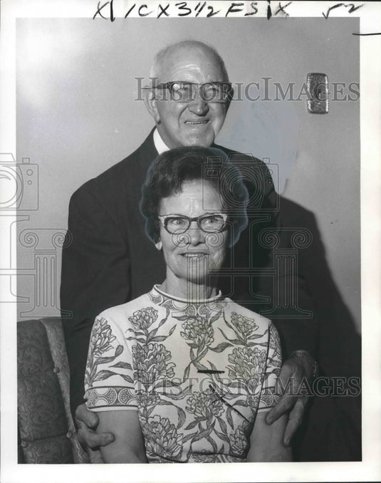 1975 Press Photo Mr. & Mrs. Julius Buwe Celebrate 50th Anniversary, New Orleans- Historic Images