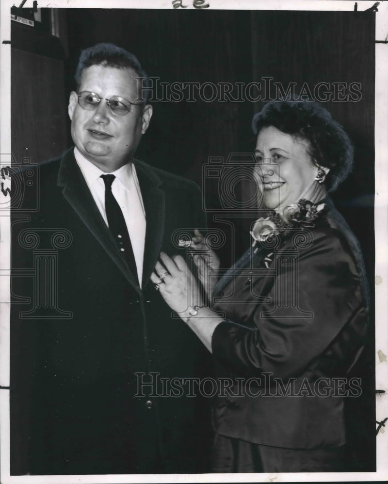 Load image into Gallery viewer, 1961 Press Photo J.Wesley Chambers presented Order of Eastern Star pin from wife
