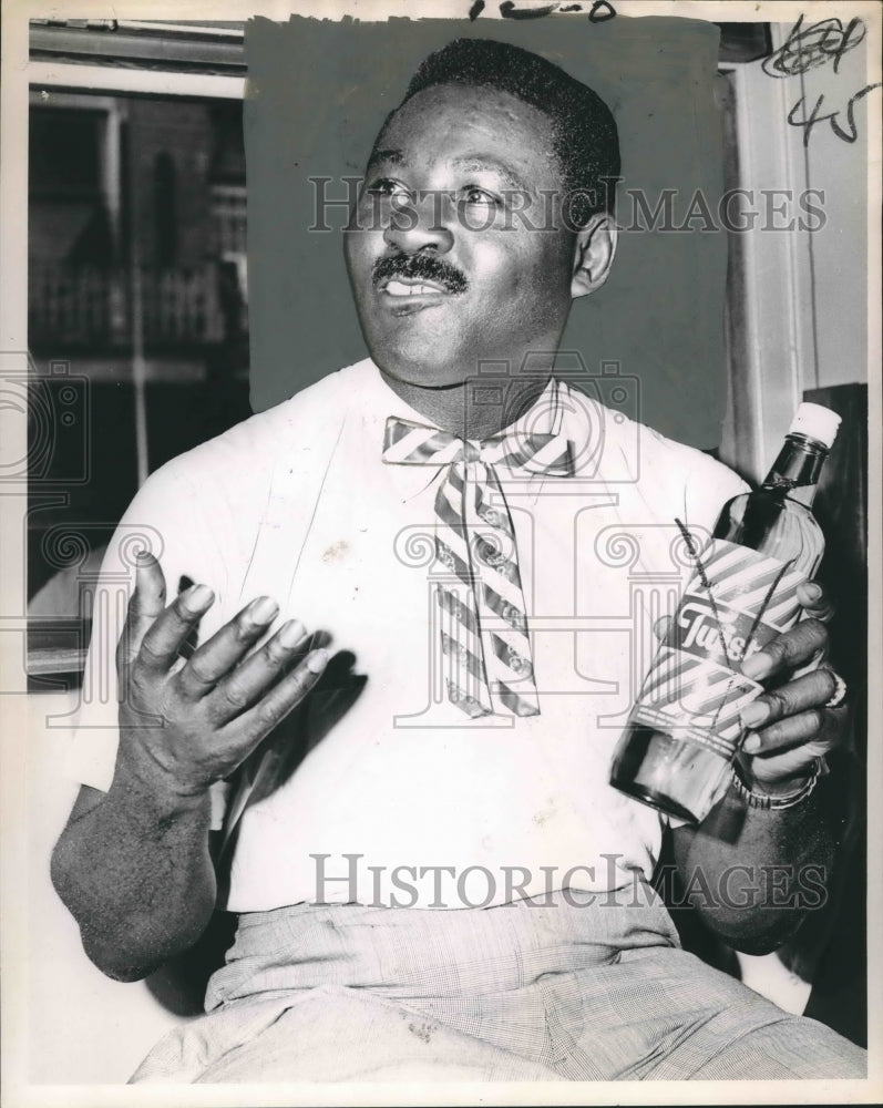 Press Photo Boxer Ezzard Charles - noo05162- Historic Images