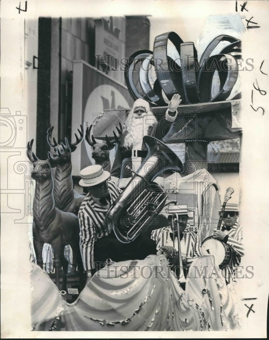 1974 Press Photo Santa is the Star of the New Orleans Christmas Parade- Historic Images