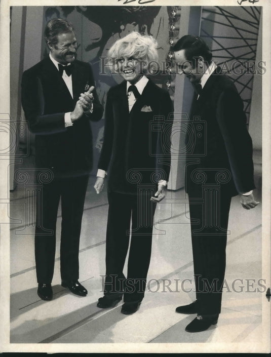1972 Press Photo Dan Rowan, Carol Channing and Dick Martin on "Laugh-In"- Historic Images