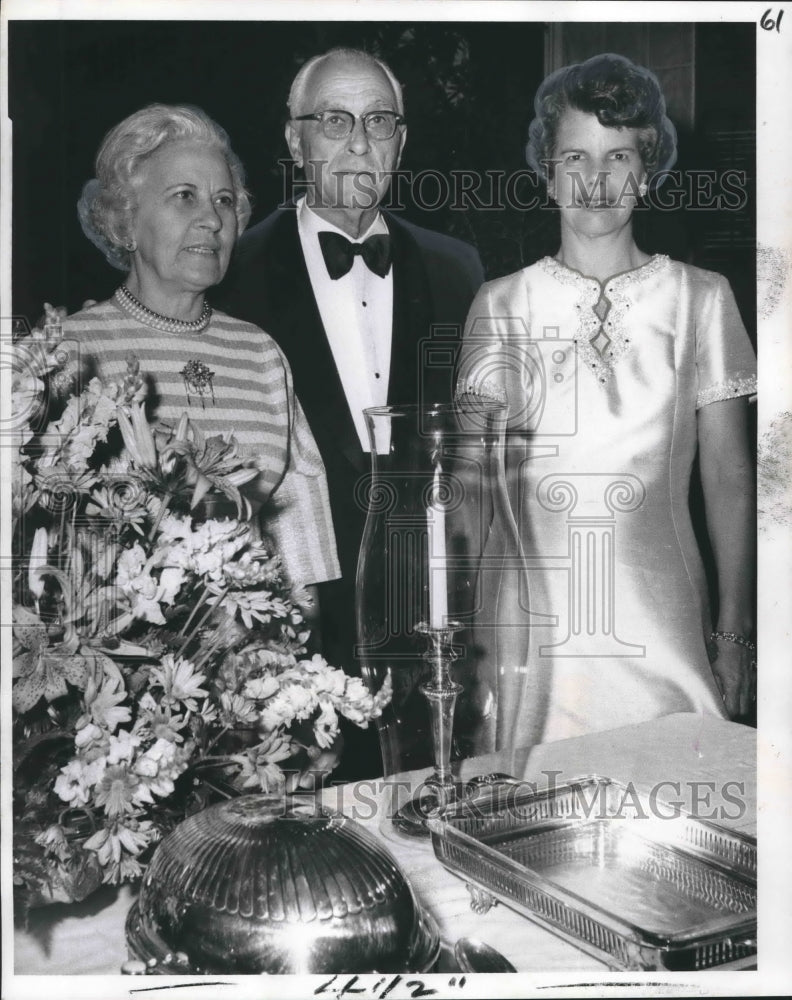 1970 Press Photo Charbonnet&#39;s and Mrs. Favrot at the anniversary gala party- Historic Images