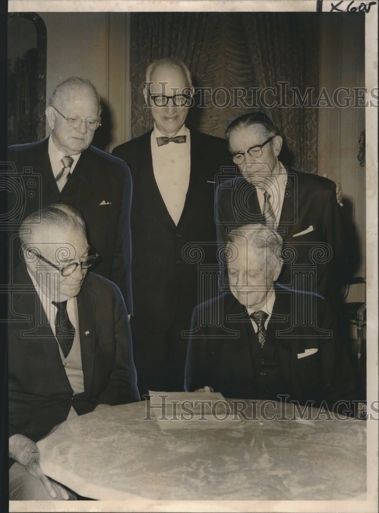 1971 Press Photo New Orleans Lawyers Celebrate Fifty Years with Ceremony- Historic Images