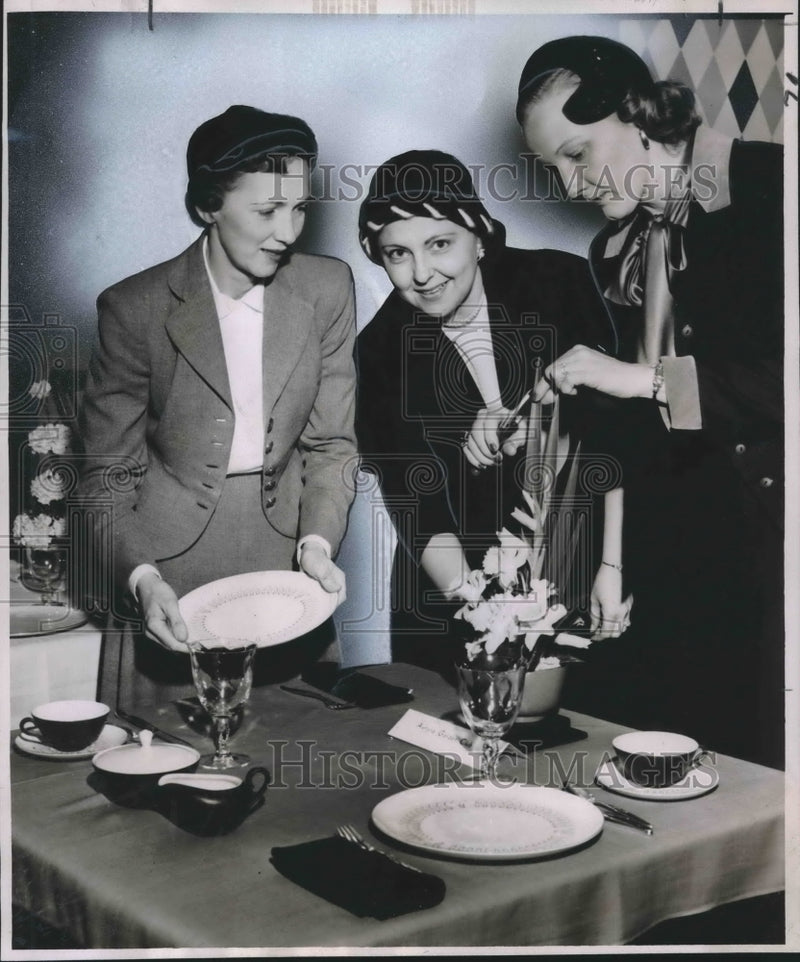 Load image into Gallery viewer, 1956 Press Photo Aurora Garden Club members at "Morning Merrymakers" show
