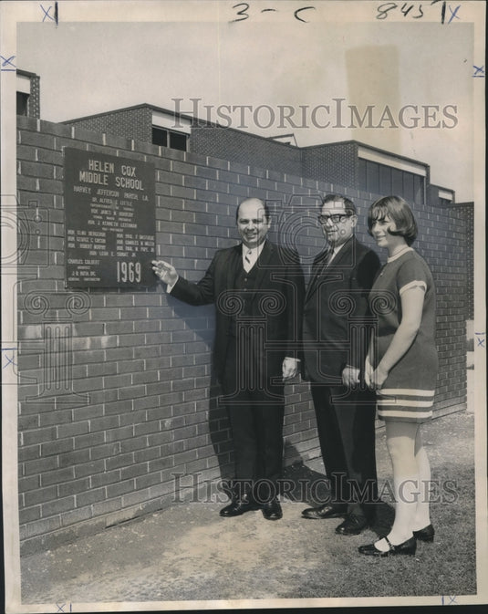 1970 Press Photo Anthony Chimento, company at Helen Cox Middle School dedication