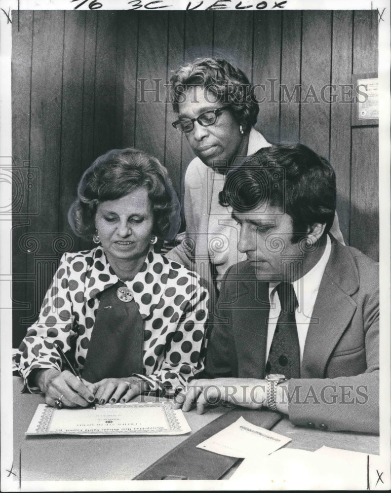 1974 Press Photo John A.Chantrey, company make plans for Safety Council luncheon- Historic Images