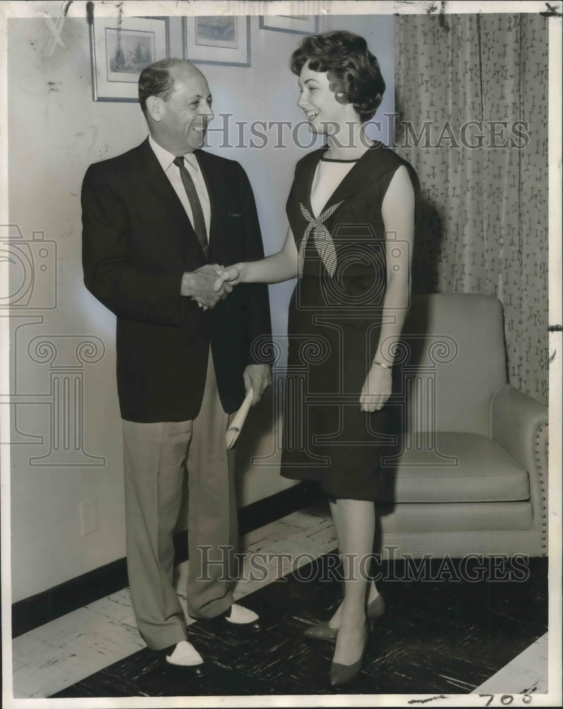 Load image into Gallery viewer, 1963 Press Photo Miss Transportation Marcelene A. Coate with Al C. Terrebonne
