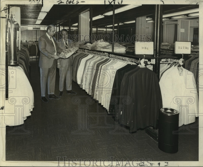 Load image into Gallery viewer, 1970 Press Photo Sol Joseph and Jesse Rosenfeld Shop at the Clothing Showroom
