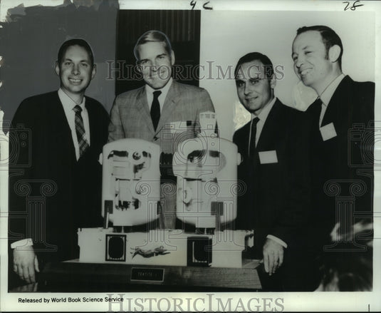 1970 Press Photo Aquanauts with Model of Underwater Habitat - noo05804- Historic Images