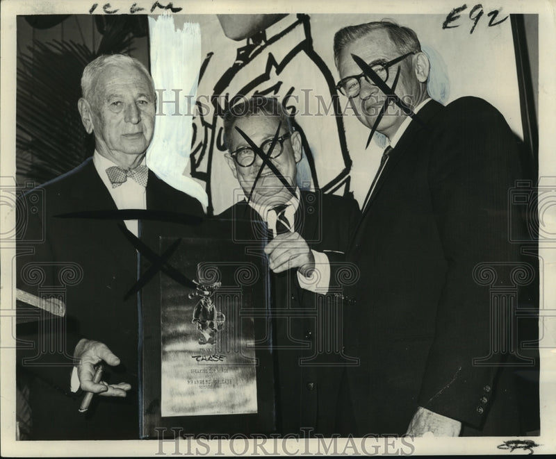 Load image into Gallery viewer, 1962 Press Photo States-Item cartoonist John Chase &amp; other delegates at banquet
