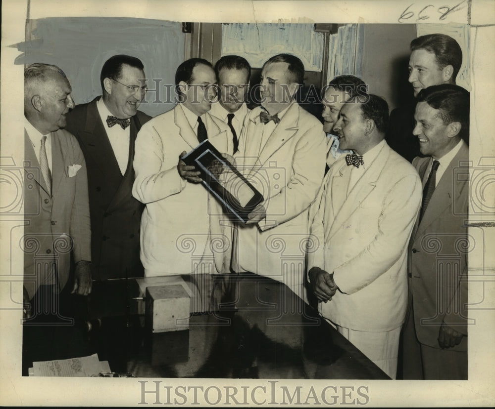 1950 Press Photo Co-Operative Club of New Orleans celebrates &quot;City-Fathers&quot; Day