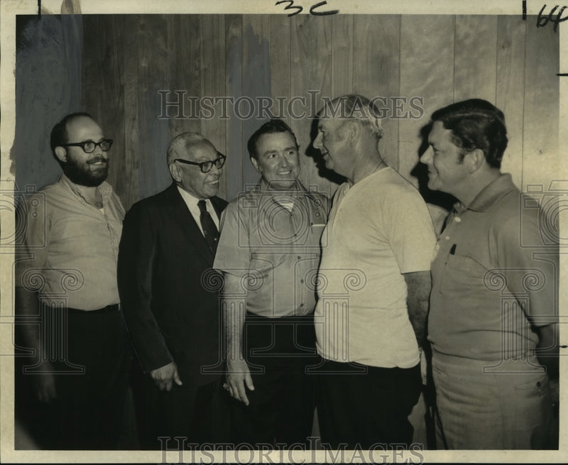 Load image into Gallery viewer, 1971 Press Photo John Cieutat with Other Saints and Sinners Officers - noo06039

