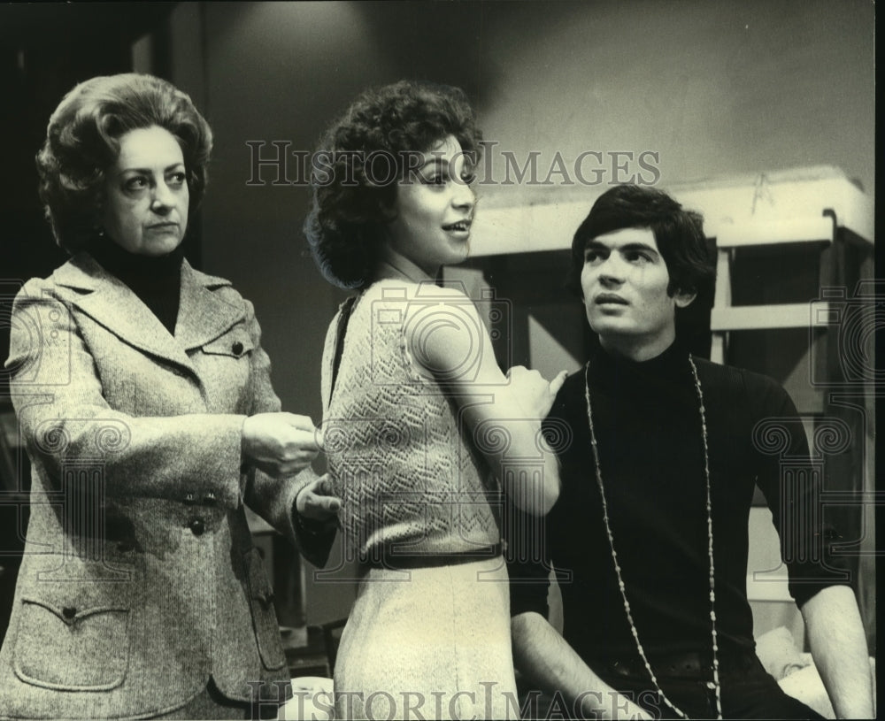 1973 Press Photo Actress Shirl Cieutat and Others in Gallery Circle Theater Play- Historic Images