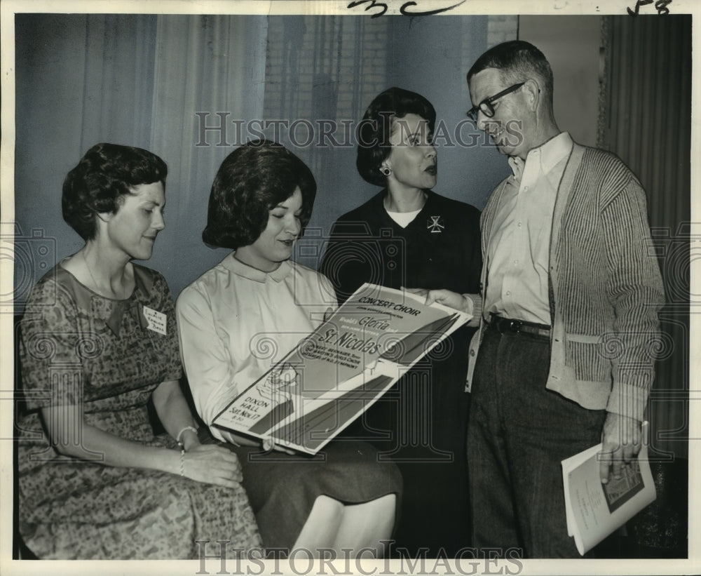 1962 Press Photo Concert Choir of New Orleans members plan a forthcoming concert- Historic Images