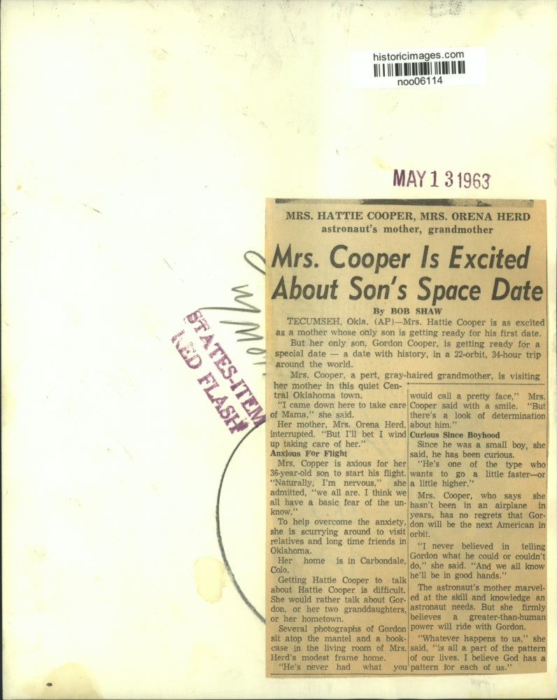 Load image into Gallery viewer, 1963 Press Photo Mrs. Hattie Cooper &amp; Mrs. Orena Herd, Gordon Cooper's family
