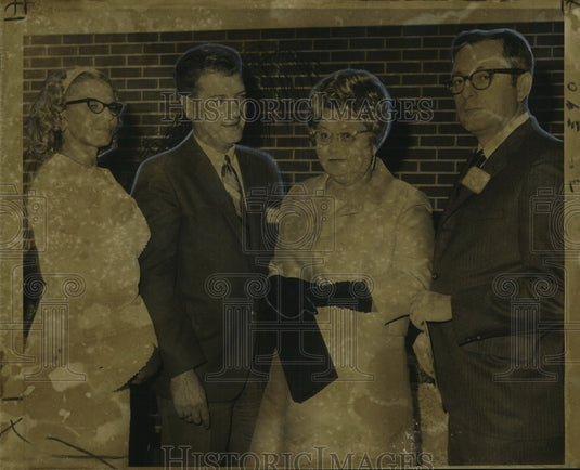 1970 Press Photo Lawrence Crocker Elementary School delegates during dedication- Historic Images