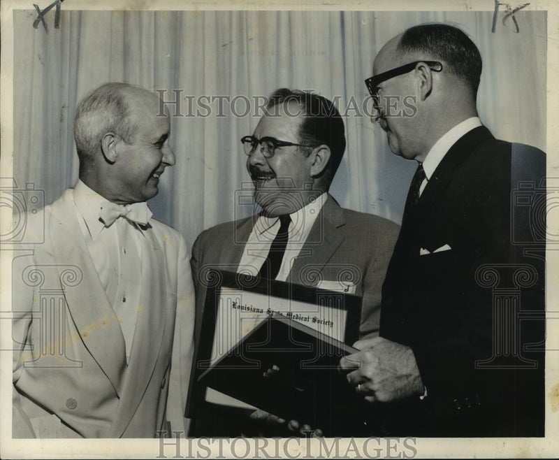 Load image into Gallery viewer, 1959 Press Photo Dr. Richard L. Buck at Louisiana State Medical Society Awards
