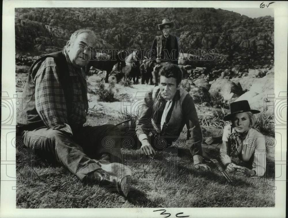 1971 Press Photo Broderick Crawford and others in scene from CBS-TV "Kid Rodelo"- Historic Images