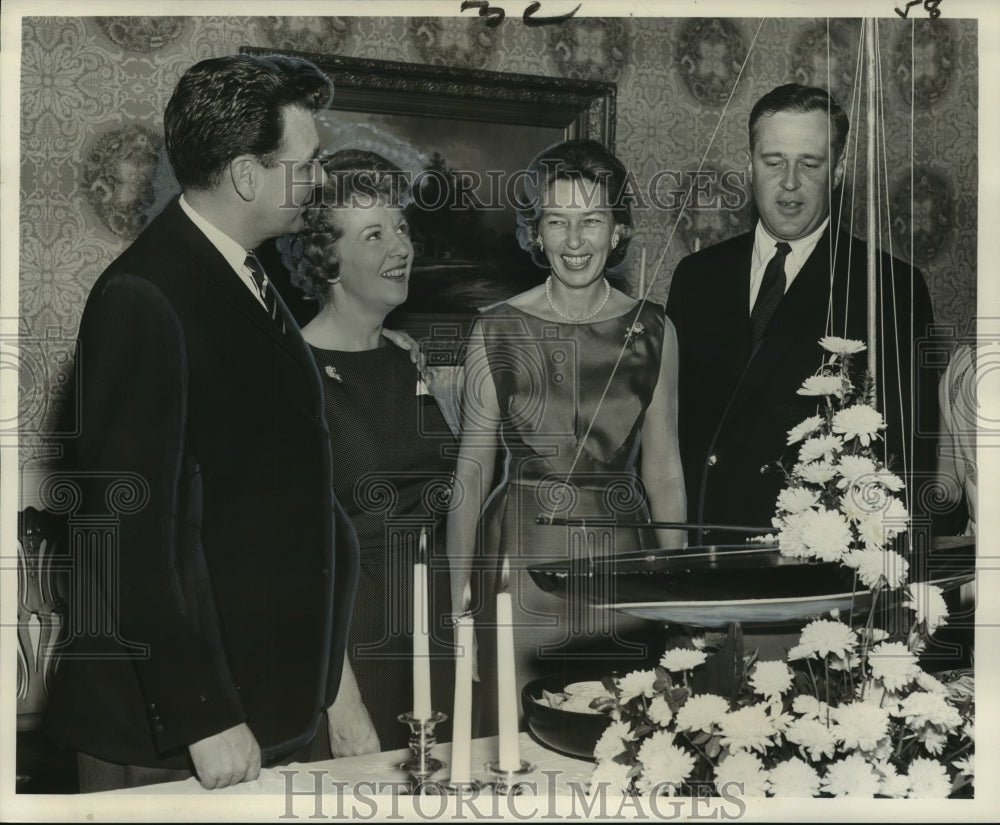 1964 Press Photo Cocktail party sponsored by International Dragon Association- Historic Images